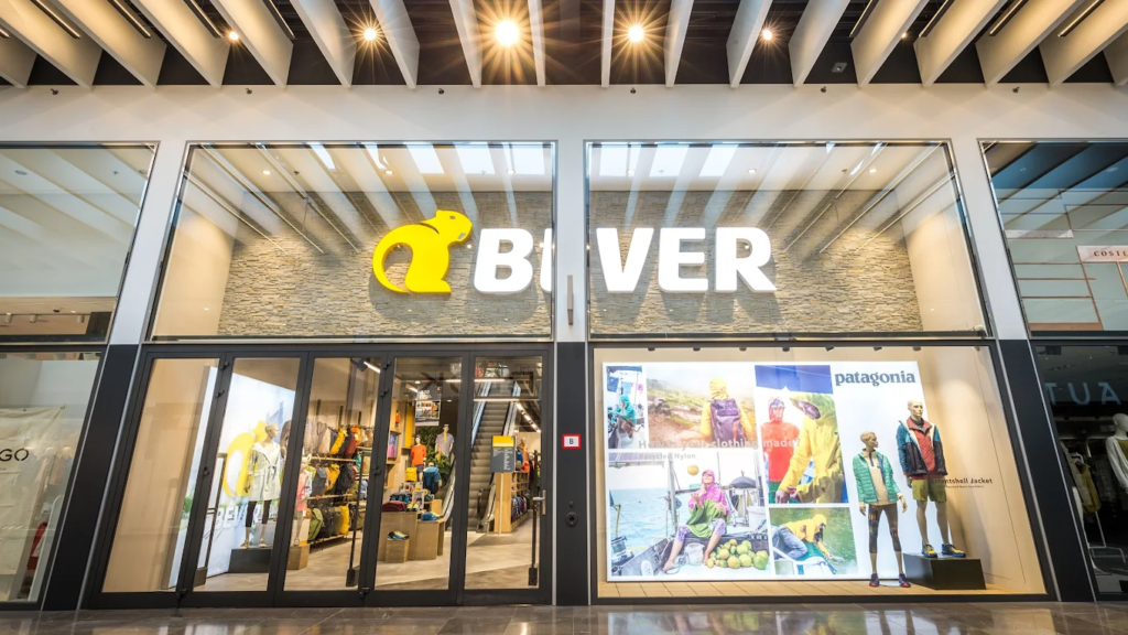 bever-amsterdam-barefoot